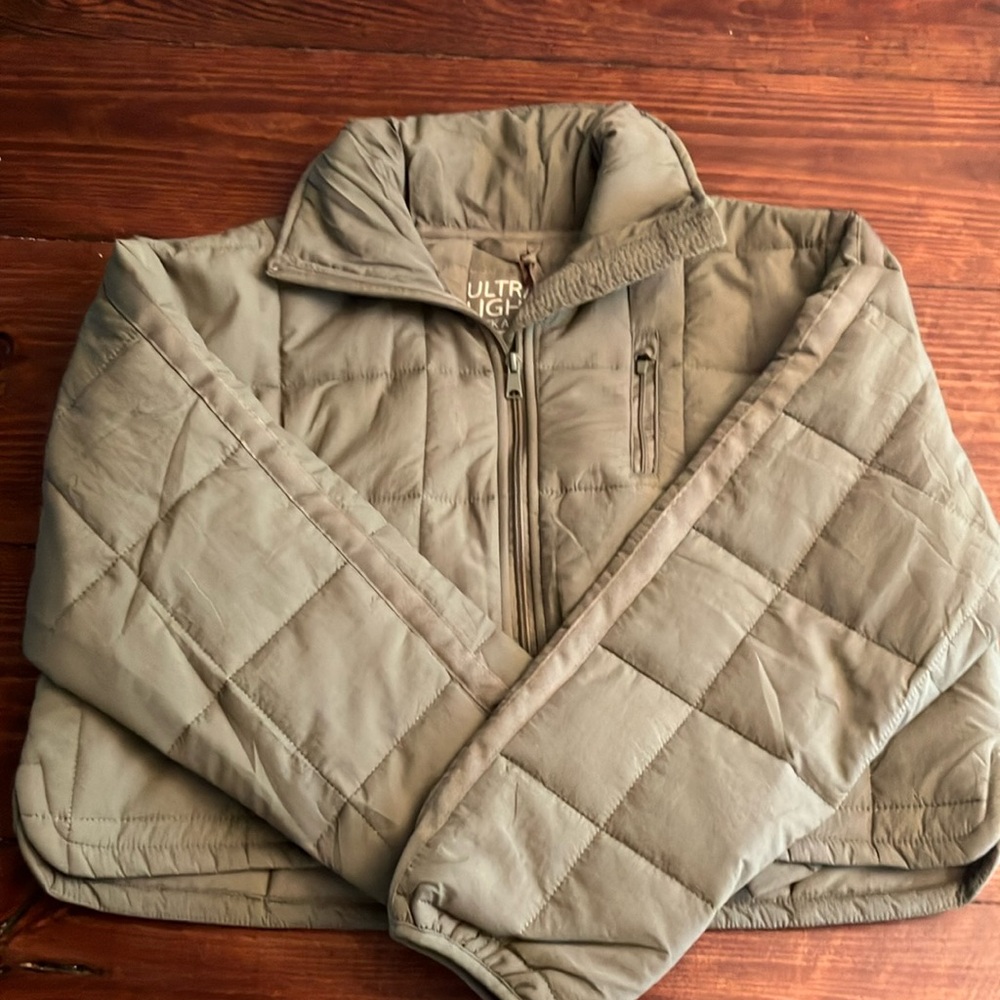 NWT Love Tree, sage green,Ultra light packable jacket, size L